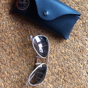 RayBan Aviators.Black lens with white frame RB3025